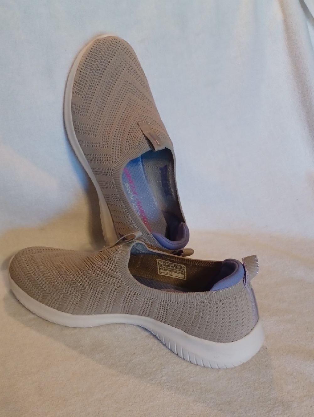 Skechers Women's Slip-On Knit Sneakers Stretch Size 7 Gray